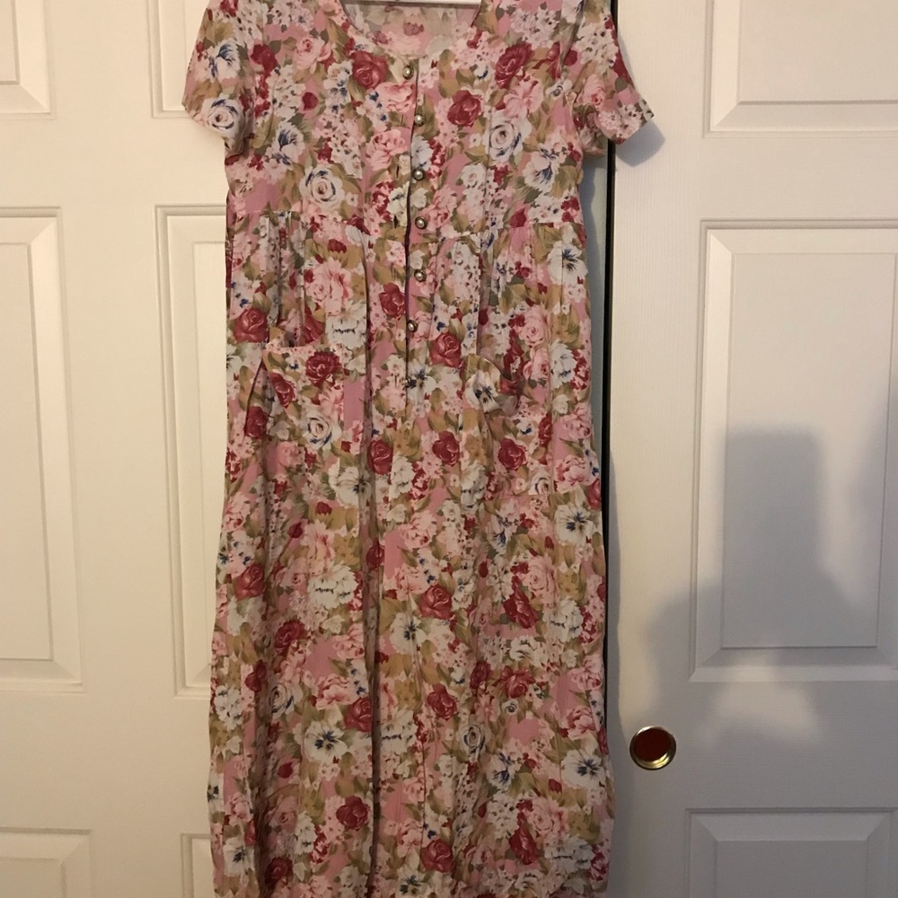 Dress - Picture 4 of 4